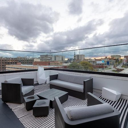 Modern 1Br Apt With Skywalk To Fiserv, Rooftop, And Parking Milwaukee Exterior foto