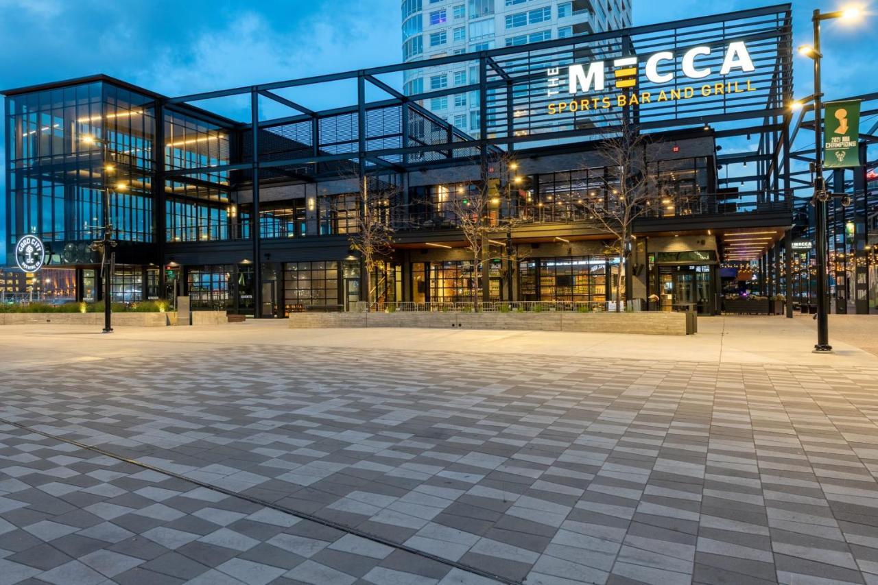Modern 1Br Apt With Skywalk To Fiserv, Rooftop, And Parking Milwaukee Exterior foto