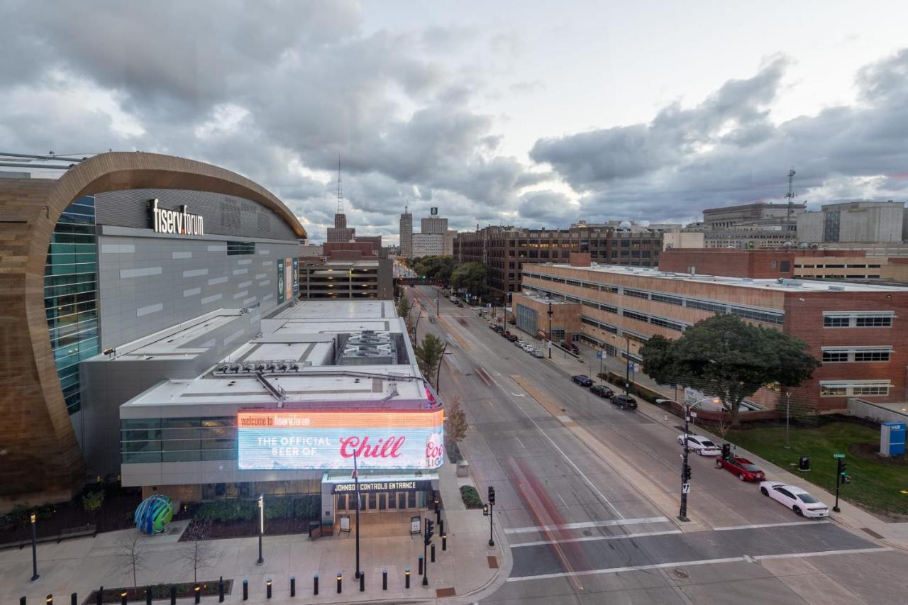 Modern 1Br Apt With Skywalk To Fiserv, Rooftop, And Parking Milwaukee Exterior foto