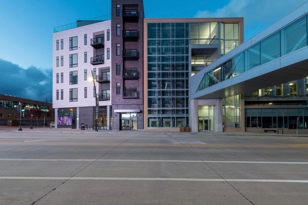 Modern 1Br Apt With Skywalk To Fiserv, Rooftop, And Parking Milwaukee Exterior foto
