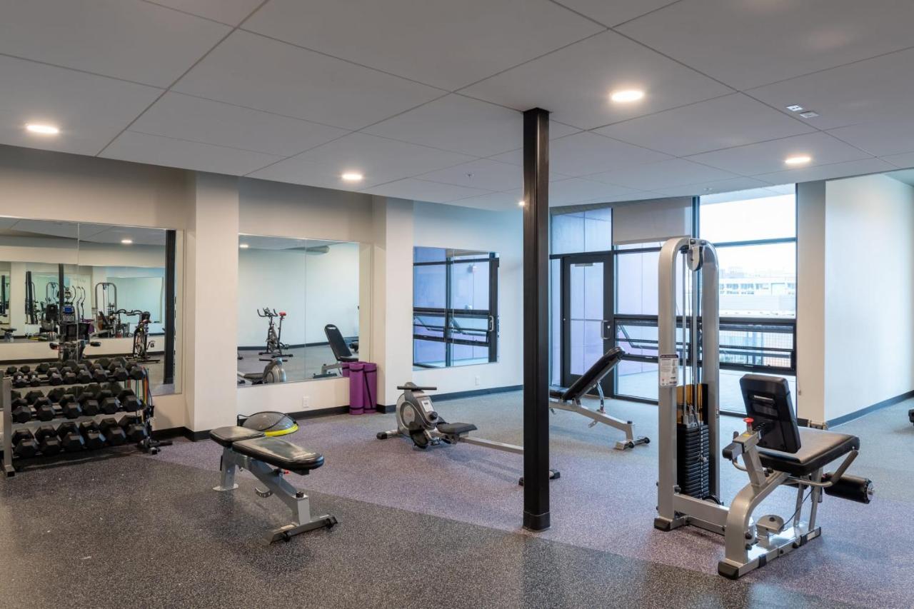 Modern 1Br Apt With Skywalk To Fiserv, Rooftop, And Parking Milwaukee Exterior foto